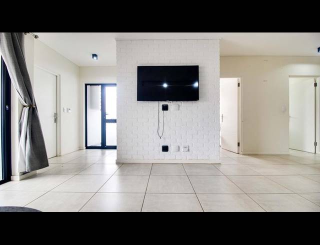 4 BEDROOM HOUSE FOR SALE IN RUIMSIG COUNTRY ESTATE